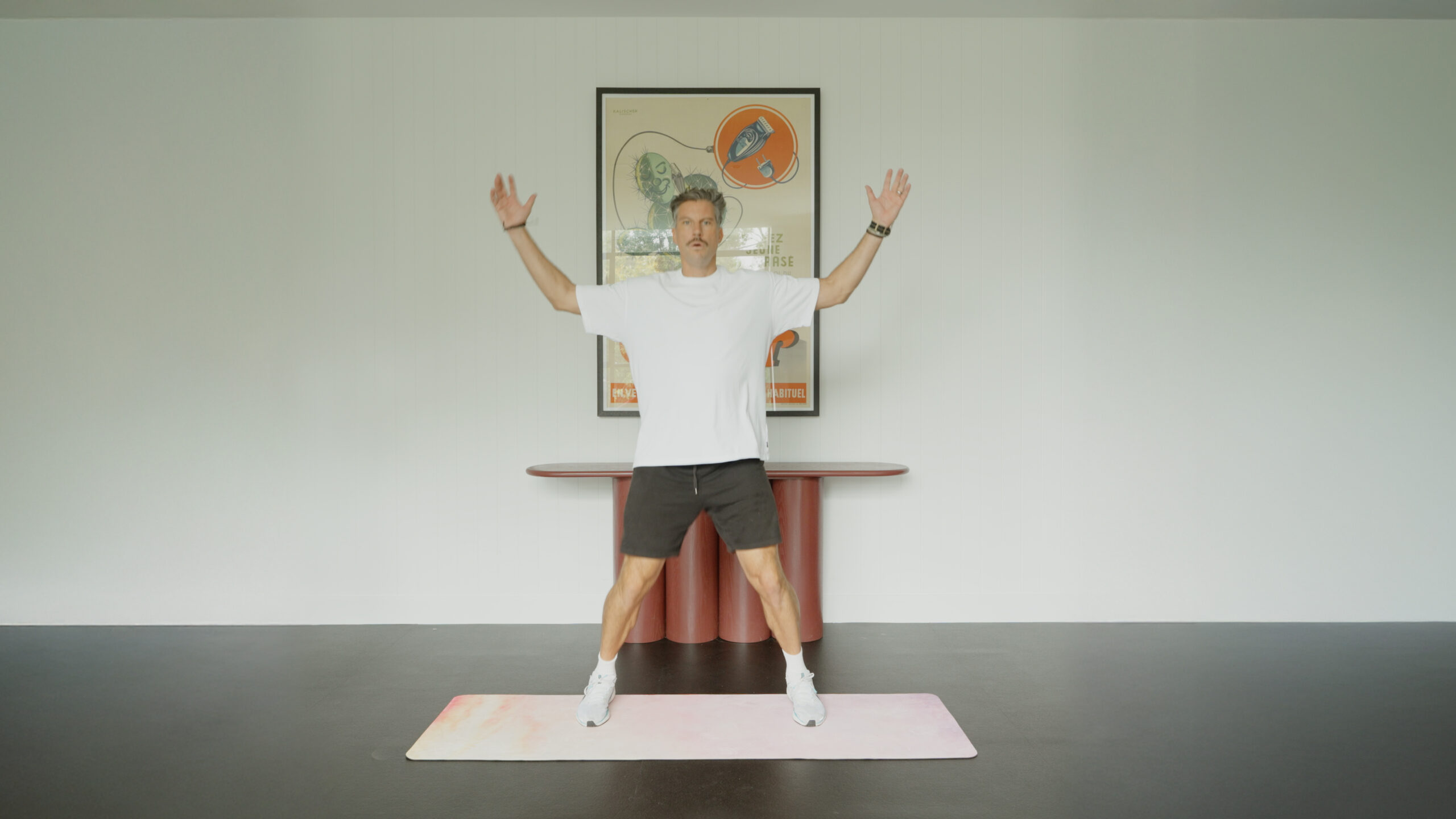 Sam Wood’s 6-minute equipment-free circuit for home