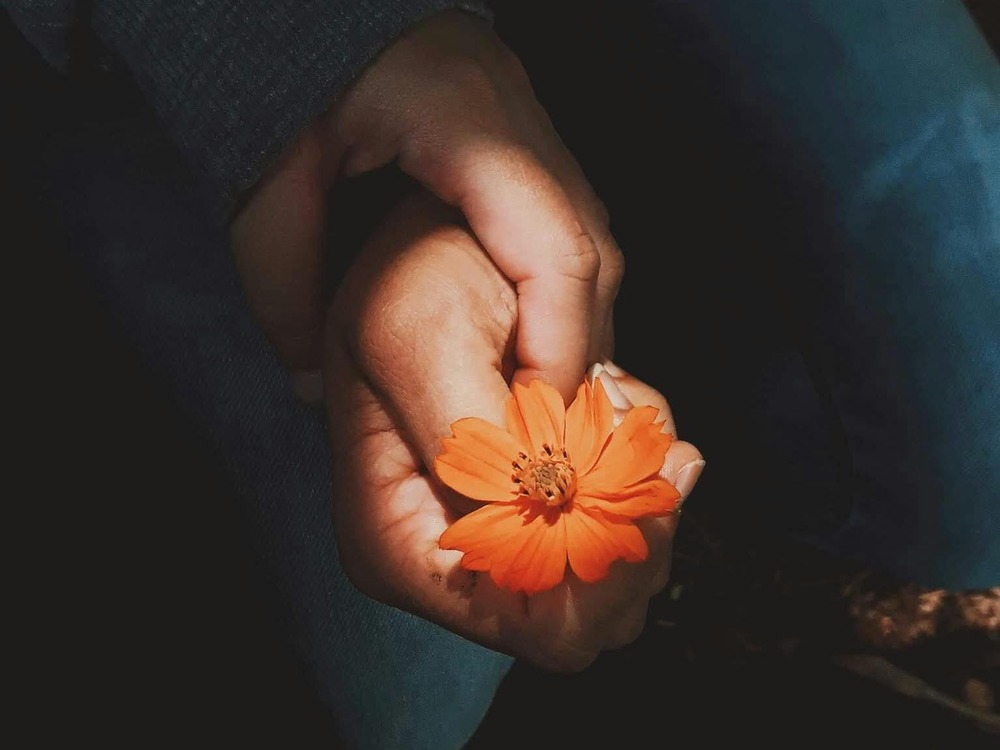 holding-hands