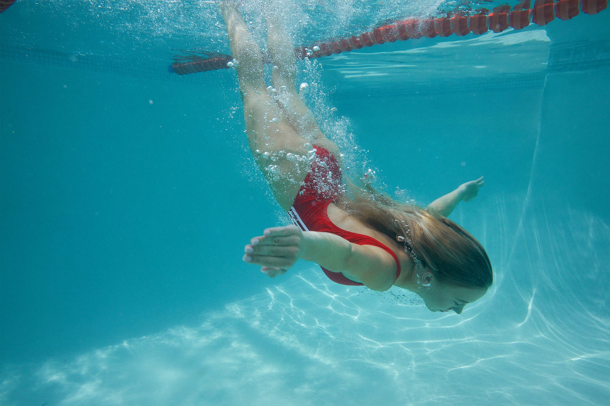 sydney sweeney swimming underwater in a pool